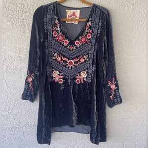 JOHNNY WAS Laura Midnight Blue Velvet Tunic Top Dress Pink Rose Embroidery Sz XS